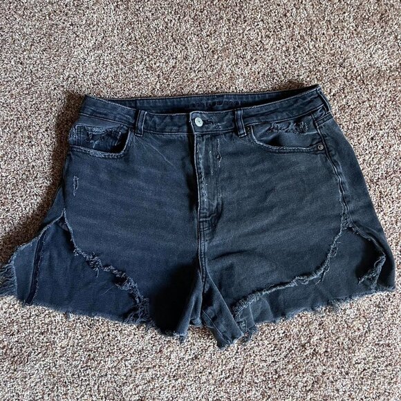American Eagle Outfitters Black Distressed Denim Shorts - Picture 1 of 2